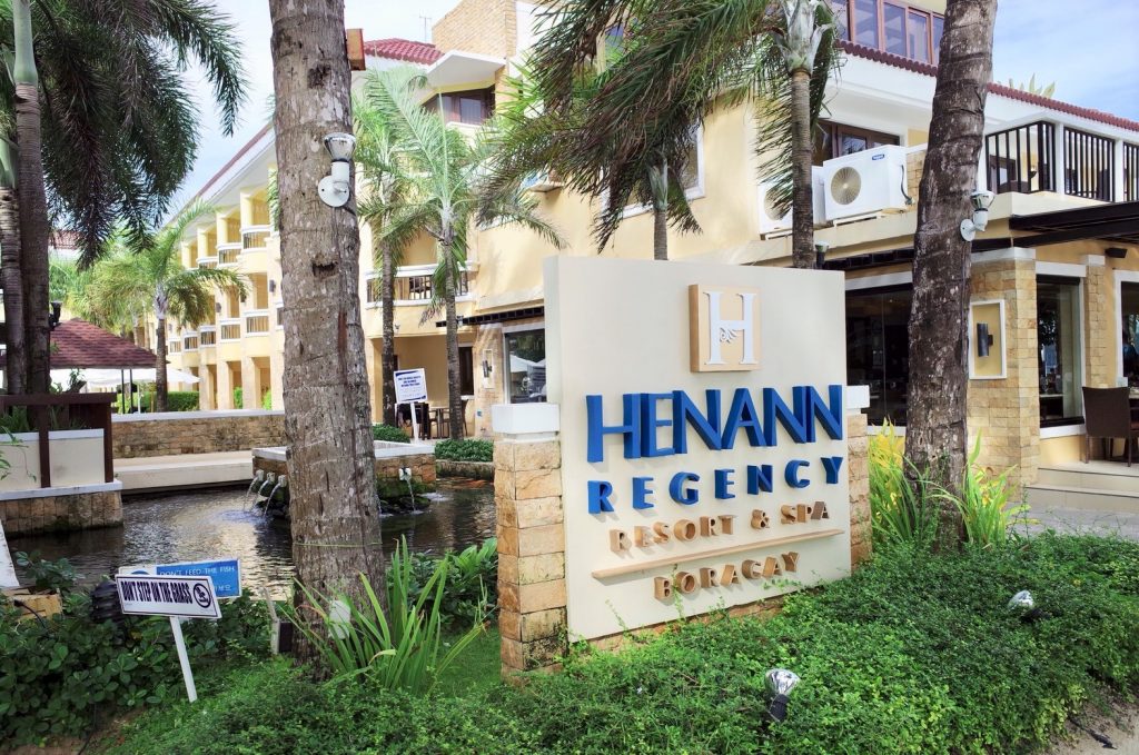 今回ご紹介するホテルは【ヘナンリージェンシーリゾート＆スパ(Henann Regency Resort＆Spa)】