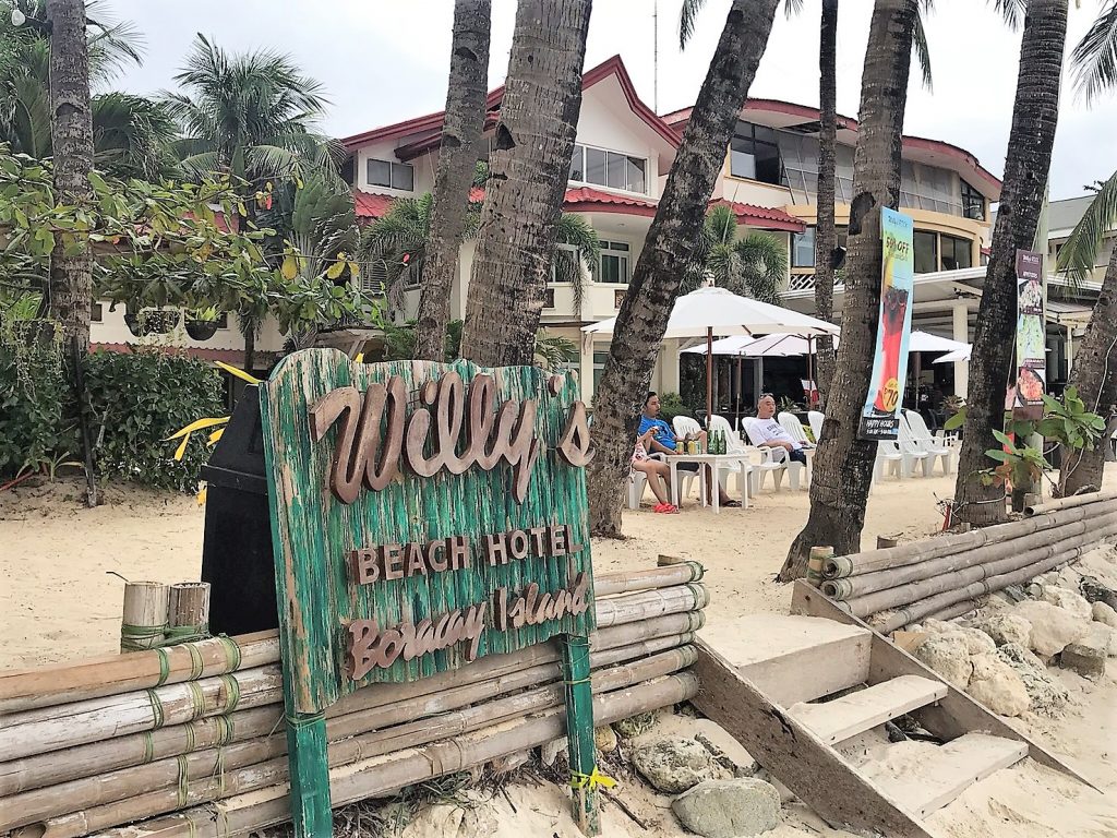 今回ご紹介するホテルは【ウィリーズビーチホテル(Willy’s Beach Hotel)】