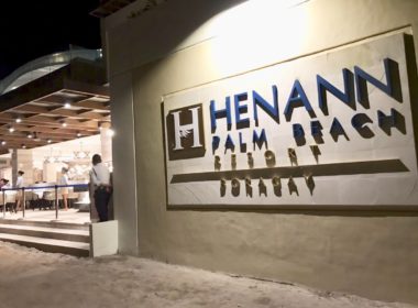 今回ご紹介するホテルは【ヘナンパームビーチホテル(HENANN PALM BEACH HOTEL)】